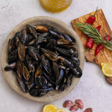Load image into Gallery viewer, Half Shell New Zealand Mussels - Fish To Your Door
